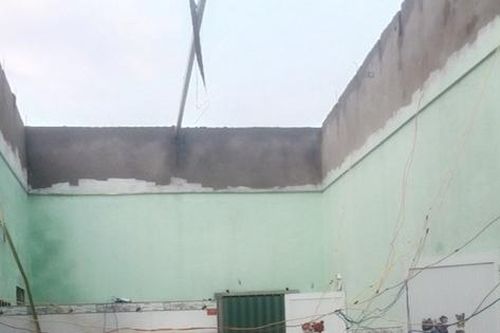 Hàng chục căn nhà ở Lâm Đồng bị tốc mái, trơ lại 4 bức tường