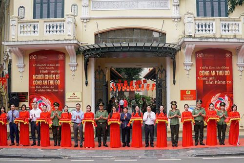 Trao giải cuộc thi ảnh 'Hình tượng Người chiến sĩ Công an Thủ đô bản lĩnh, nhân văn, vì Nhân dân phục vụ'
