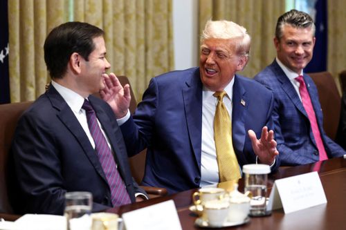 Ông Trump kể chuyện 'chiếm dụng' đồng hồ cổ từ Ngoại trưởng Rubio