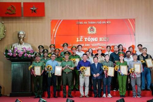 Trao giải cuộc thi ảnh về hình tượng người chiến sĩ Công an Thủ đô