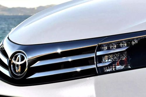 Toyota bị kiện tập thể vì xe màu trắng bong tróc dưới nắng