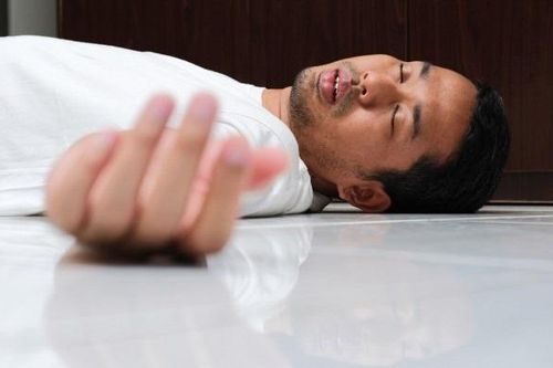 Người đàn ông nguy kịch, bác sĩ chỉ rõ sai lầm khi sơ cứu