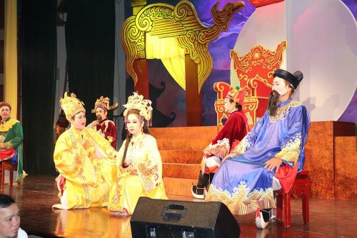 Nhà hát Tuồng Nguyễn Hiển Dĩnh báo cáo tổng duyệt vở diễn 'Còn mãi với non sông'