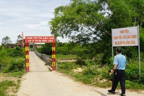 Quảng Trị: Cầu Chợ xuống cấp nghiêm trọng, tiềm ẩn nguy hiểm đối với người dân