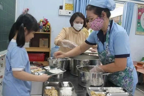 Hơn 3.000 tỷ đồng cho những bữa trưa ngon