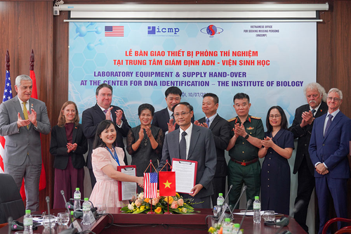 Từ hàn gắn vết thương chiến tranh đến mối quan hệ hình mẫu