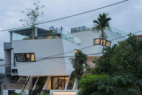 Dùng 3 giải pháp cản nhiệt, nhà hướng Tây mát rười rượi