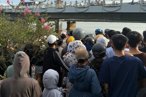 Đâm hàng xóm tử vong, nghi phạm nhảy sông Hương tự vẫn