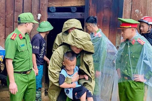Nhanh chóng di dời dân khỏi khu vực nguy cơ sạt lở ở Lào Cai