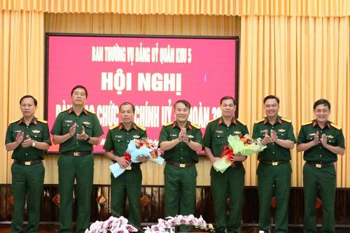 Quân khu 5 bàn giao chức vụ Chính ủy Sư đoàn 307