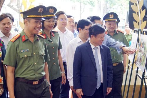 Khắc họa hình tượng người chiến sĩ Công an Thủ đô qua những bức ảnh