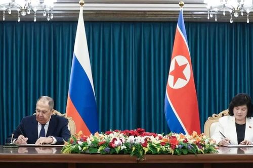 Ngoại trưởng Nga ca ngợi 'tình huynh đệ bất khả chiến bại' với Triều Tiên