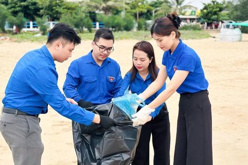 Ngày thứ Bảy 'rực lửa' tình nguyện của tuổi trẻ Hà Tĩnh
