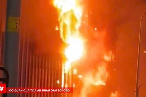 Cháy lớn ở tiệm cầm đồ rồi lan sang cửa hàng thức ăn nhanh ở TP.HCM