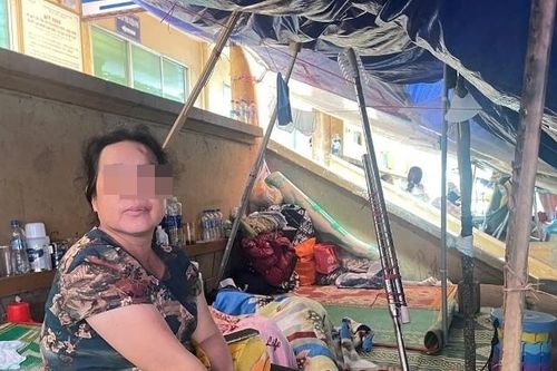 Bệnh viện lên tiếng trước cảnh người nhà bệnh nhân căng bạt, ở vạ vật tại viện