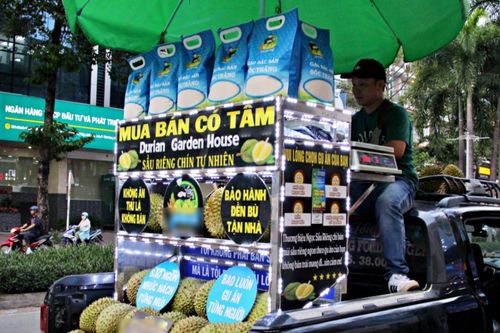 Đặt quy tắc kỳ quặc, xe bán sầu riêng ở TPHCM đắt khách từ chiều tối đến đêm