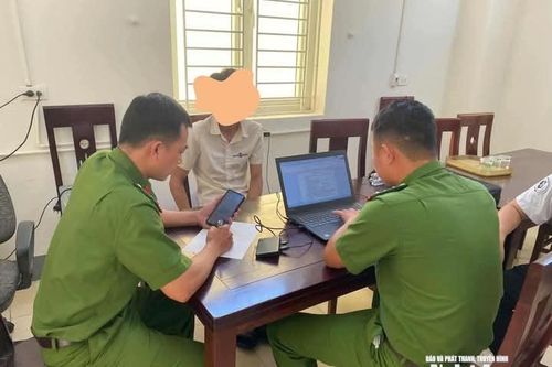 Triệu tập đối tượng chặn xe 'xin đểu' trên cầu Yên Xuân