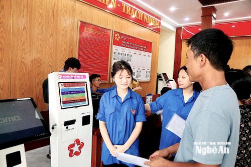 Nhiều xã, phường ở Nghệ An đầu tư máy dịch vụ công tự động, nâng hiệu quả phục vụ hành chính công