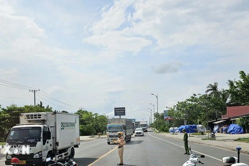 Ùn tắc kéo dài do 3 nút 'thắt cổ chai,' BOT cầu Rạch Miễu liên tục xả trạm