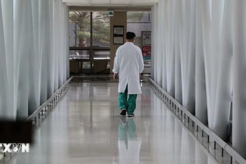 Hàn Quốc: Sinh viên y khoa trở lại trường, kêu gọi cải cách giáo dục