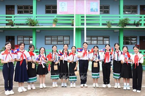 Kết nối tình bạn, vun đắp tình hữu nghị Việt Nam – Lào