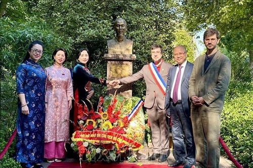 Phó Chủ tịch Quốc hội Nguyễn Thị Thanh thăm Không gian Hồ Chí Minh và triển lãm di sản Hoàng thành và Cổ Loa tại Pháp