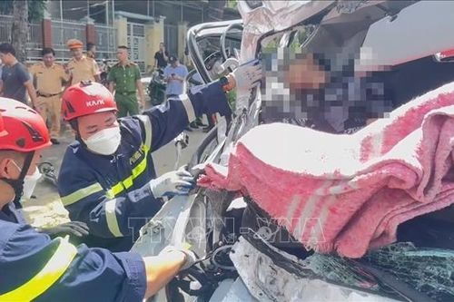 Một người tử vong, bị kẹt trong xe tải sau tai nạn giao thông
