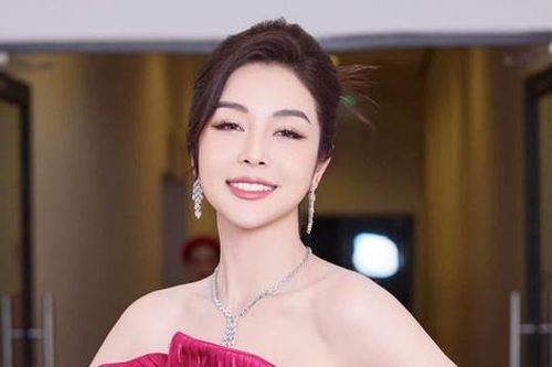 Nhan sắc say lòng người ở tuổi 40 của bà mẹ 4 con Jennifer Phạm