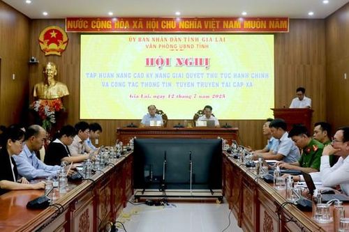 Gia Lai nâng cao chất lượng dịch vụ hành chính: Cán bộ 135 xã, phường được tập huấn
