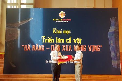 Bảo tàng Đà Nẵng tiếp nhận gần 100 cổ vật hiến tặng