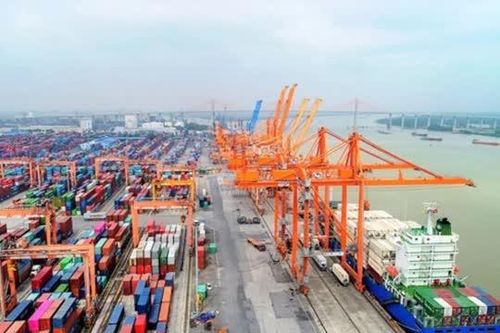 Lấy công nghệ làm đòn bẩy cạnh tranh trong 'xanh' hóa ngành logistics