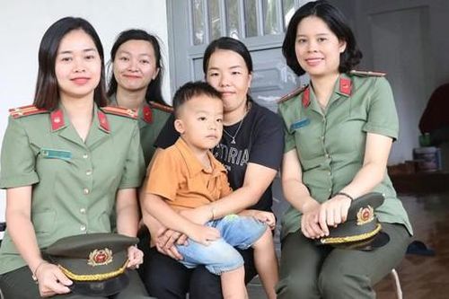 Bộ Công an: Phụ nữ Cụm thi đua số 2 đỡ đầu 180 trẻ mồ côi