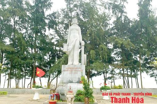 Người 'tạc hồn' nơi sóng biển khơi