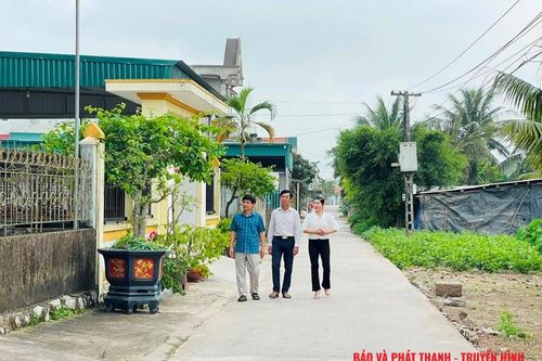 Những bí thư chi bộ, trưởng ban công tác mặt trận 'trọn việc nước, tròn việc dân'