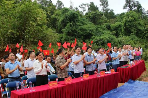 Búng Lao đóng điện trạm biến áp Huổi Háo