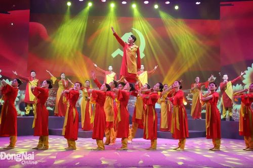 Diễn báo cáo chương trình nghệ thuật mừng các ngày lễ lớn