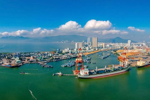 Cảng Quy Nhơn giữ vai trò cầu nối quan trọng