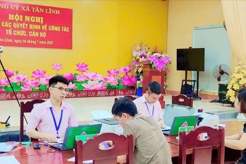 Tăng cường 'làm hồ sơ tại nhà, giải ngân tại xã'