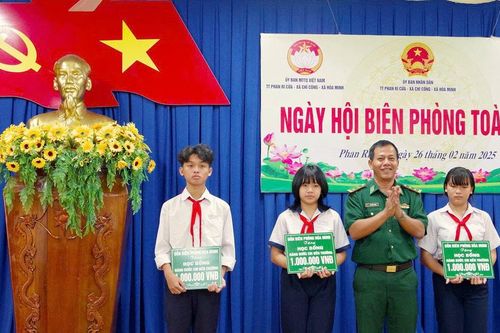 Tô đẹp hình ảnh Bộ đội Cụ Hồ vùng biên giới biển