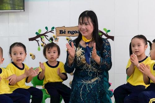 Trường vùng xa làm theo gương Bác