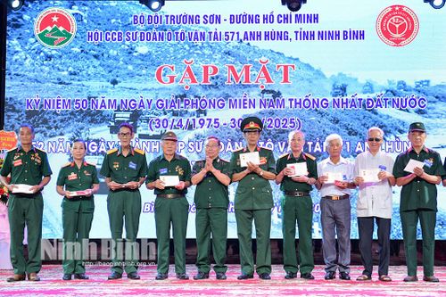 Gặp mặt kỷ niệm 52 năm thành lập Sư đoàn Ô tô vận tải 571