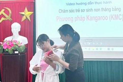 Chăm sóc trẻ sơ sinh bằng phương pháp Kangaroo ở y tế cơ sở