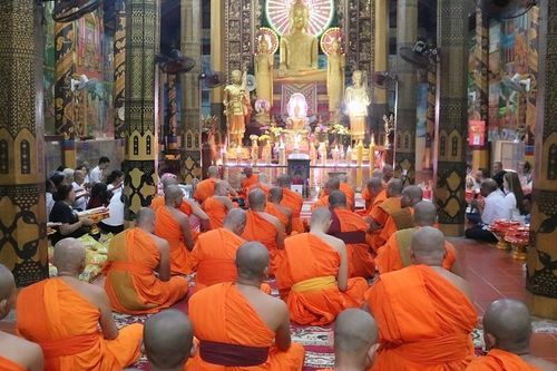 Vĩnh Long: Lễ nhập hạ truyền thống của Phật giáo Nam tông Khmer tại chùa Âng