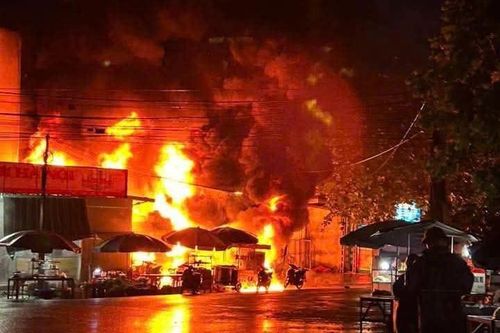 Bắc Ninh: Cây xăng ven quốc lộ 31 bất ngờ bốc cháy dữ dội