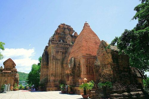 Khánh Hòa đón nhận Bằng xếp hạng Di tích quốc gia đặc biệt Tháp Bà Ponagar và Di sản văn hóa phi vật thể 'Tri thức Trầm hương'