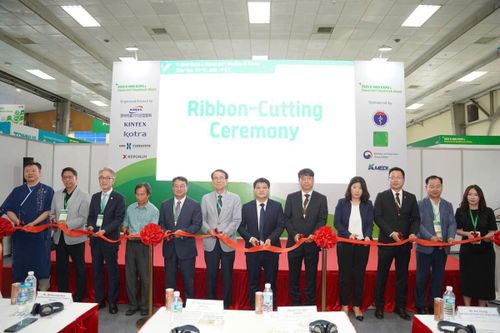 Khai mạc Triển lãm K-MED & Triển mãm quốc tế thiết bị y tế Hà Nội 2025