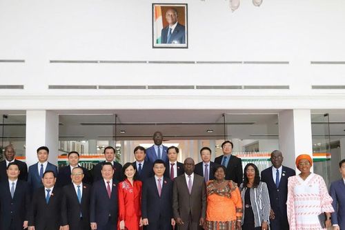 Phó Chủ tịch Quốc hội Vũ Hồng Thanh hội đàm với Phó Chủ tịch Quốc hội Bờ Biển Ngà