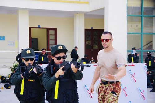 Cảnh sát gìn giữ hòa bình Việt Nam 'vượt nắng, thắng mưa' khổ luyện cùng chuyên gia Italia