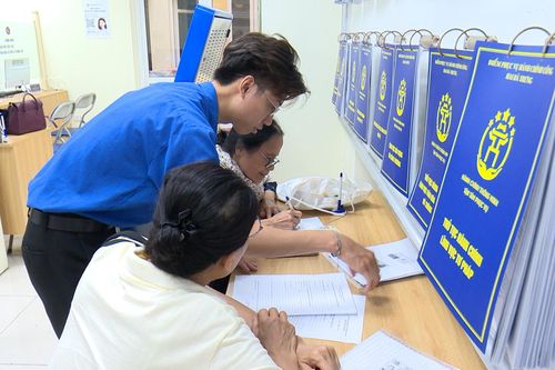 'Kỹ sư số' hỗ trợ người dân dùng dịch vụ công