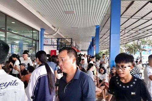 Xếp hàng chờ đi vệ sinh ở Trạm dừng nghỉ cao tốc tây Ninh Bình: Vì đâu nên nỗi?